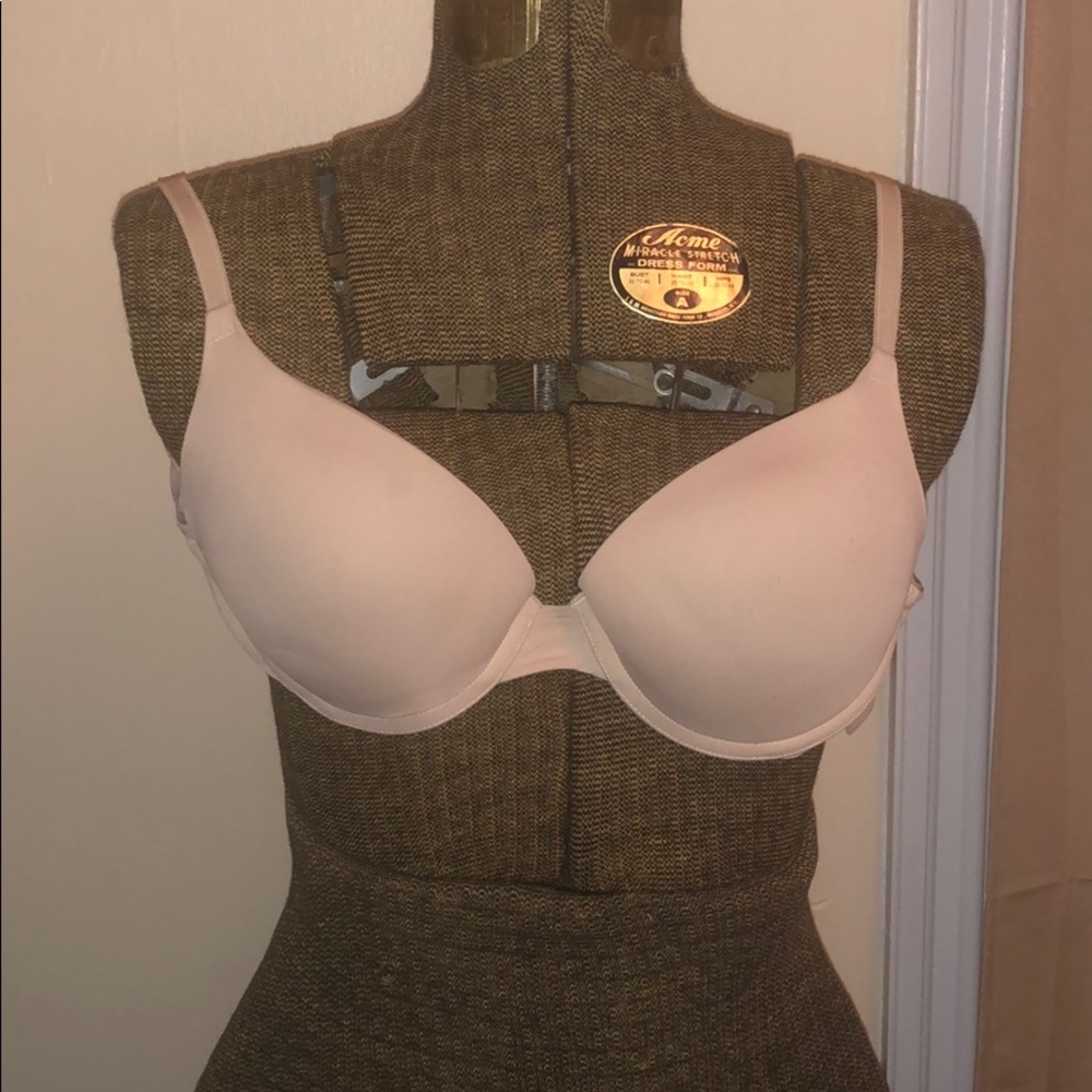 34C Victoria Secret bra